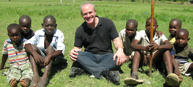 Jay Keasling with kids in Nairobi