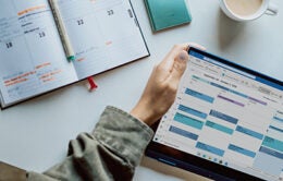 Person updating physical and Outlook calendar